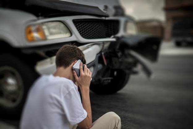 A person on the phone next to a car

AI-generated content may be incorrect.